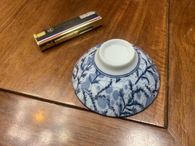 古玩陶瓷日本昭和花卉紋茶碗真品鑒賞圖