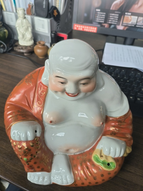 古玩陶瓷礬紅描金彌勒佛坐像，彩料不夠民國真品鑒賞圖