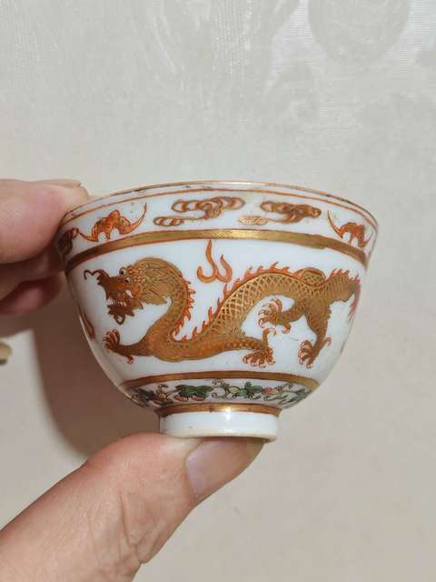 古玩陶瓷粉彩趕珠龍紋杯真品鑒賞圖