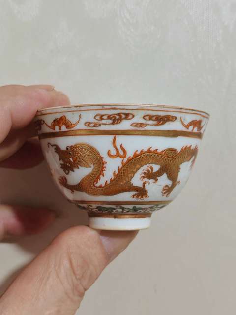 古玩陶瓷粉彩趕珠龍紋杯真品鑒賞圖