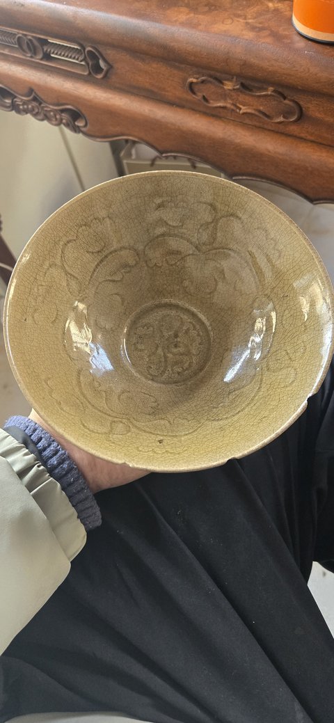 古玩陶瓷龍泉刻花碗真品鑒賞圖
