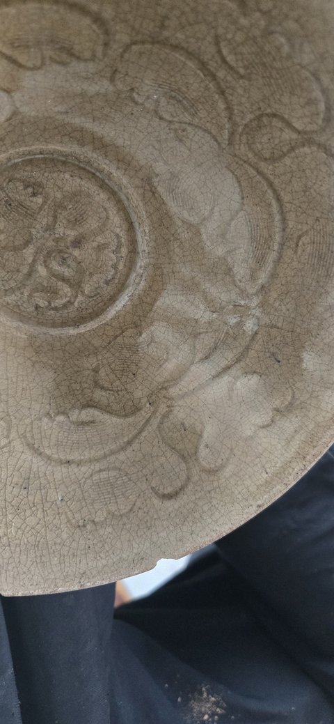 古玩陶瓷龍泉刻花碗真品鑒賞圖