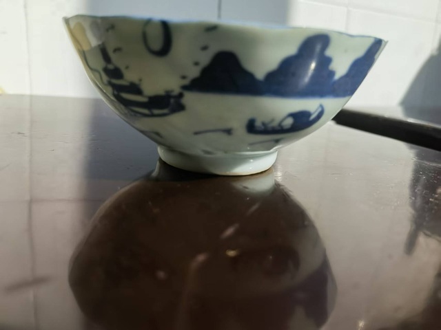 古玩陶瓷青花山水紋茶圓真品鑒賞圖