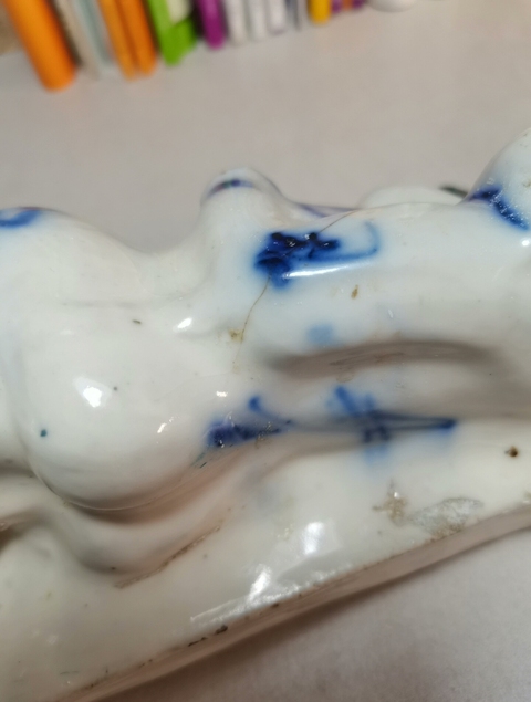 古玩陶瓷釉下彩人物造型瓷枕真品鑒賞圖