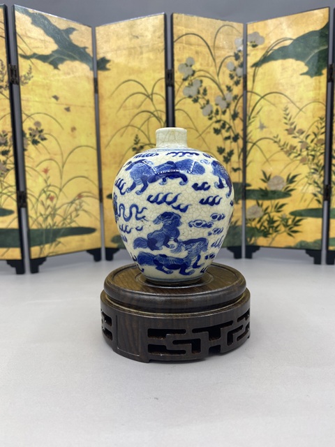 古玩陶瓷煨瓷青花獅紋罐真品鑒賞圖