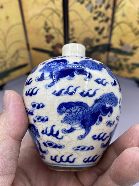 古玩陶瓷煨瓷青花獅紋罐真品鑒賞圖