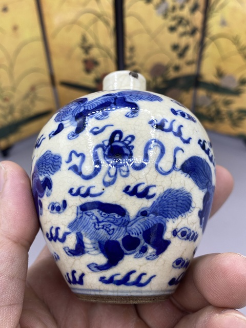 古玩陶瓷煨瓷青花獅紋罐真品鑒賞圖
