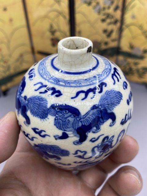 古玩陶瓷煨瓷青花獅紋罐真品鑒賞圖