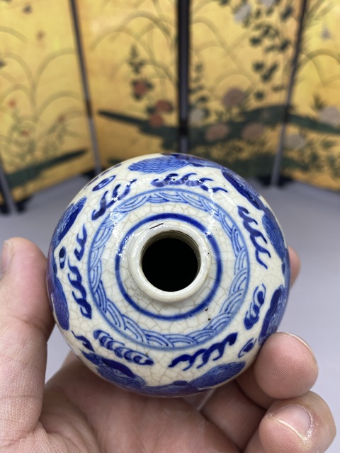 古玩陶瓷煨瓷青花獅紋罐真品鑒賞圖