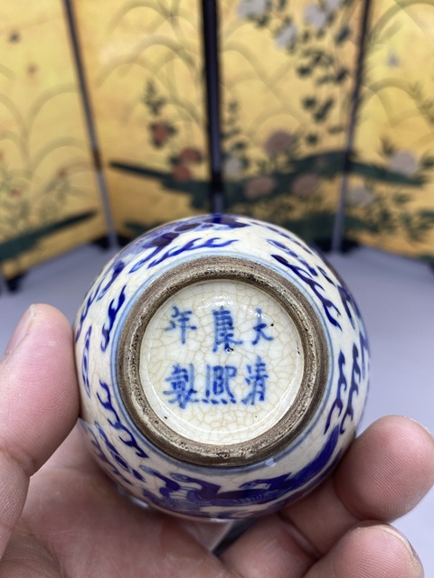 古玩陶瓷煨瓷青花獅紋罐真品鑒賞圖