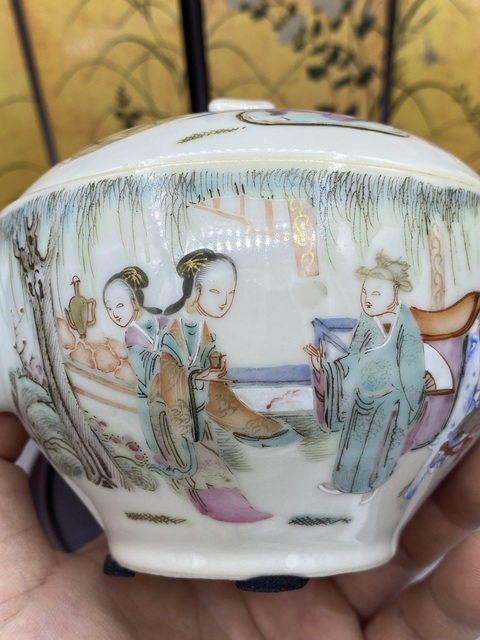 古玩陶瓷清晚期 粉彩西廂記人物故事紋參壺拍賣，當前價格4500元