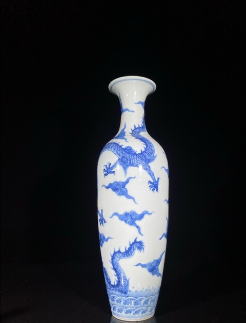 古玩陶瓷青花趕珠龍紋柳葉瓶，模糊，偏老真品鑒賞圖