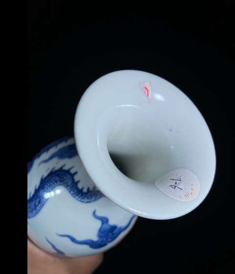 古玩陶瓷青花趕珠龍紋柳葉瓶，模糊，偏老真品鑒賞圖