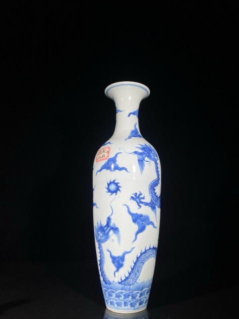 古玩陶瓷青花趕珠龍紋柳葉瓶，模糊，偏老真品鑒賞圖