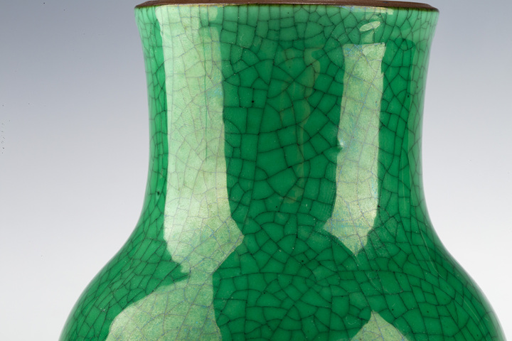 古玩陶瓷清晚·綠哥釉橄欖瓶真品鑒賞圖