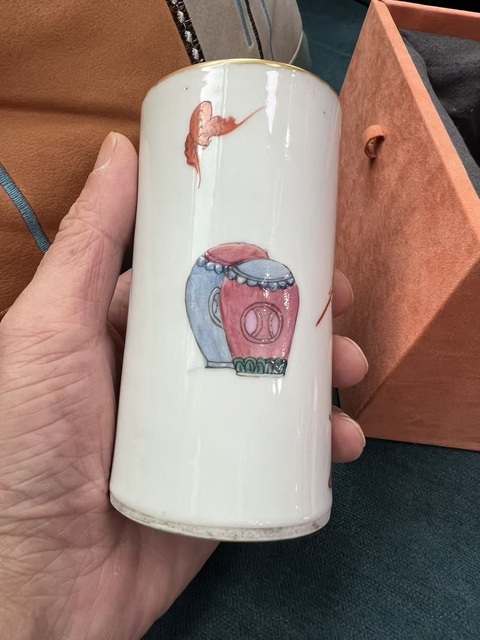 古玩陶瓷仕女紋粉彩筆筒真品鑒賞圖