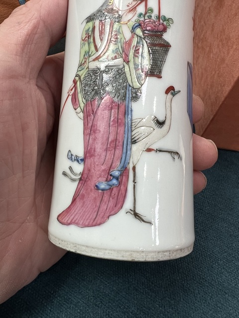 古玩陶瓷仕女紋粉彩筆筒真品鑒賞圖