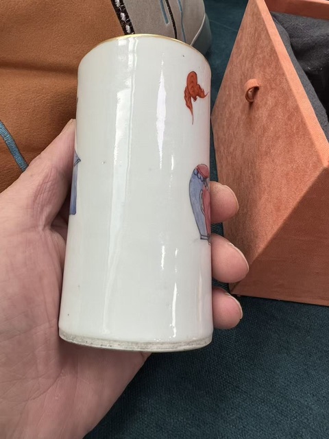 古玩陶瓷仕女紋粉彩筆筒真品鑒賞圖