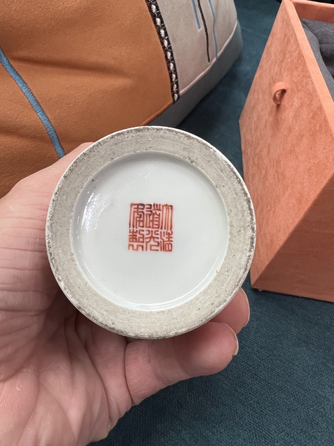 古玩陶瓷仕女紋粉彩筆筒真品鑒賞圖