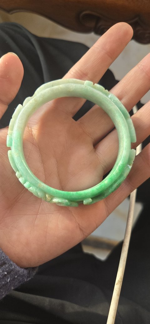 古玩玉器翡翠雕花手鐲真品鑒賞圖