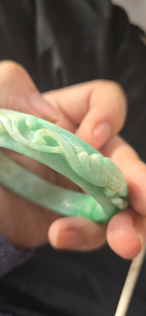 古玩玉器翡翠雕花手鐲真品鑒賞圖