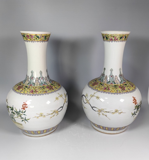 古玩陶瓷民國洞石花卉紋粉彩天球賞瓶一對真品鑒賞圖