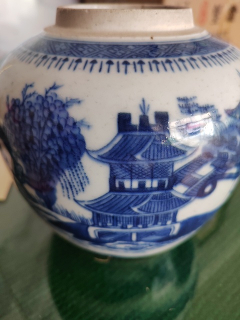 古玩陶瓷樓臺亭閣山水紋青花罐真品鑒賞圖