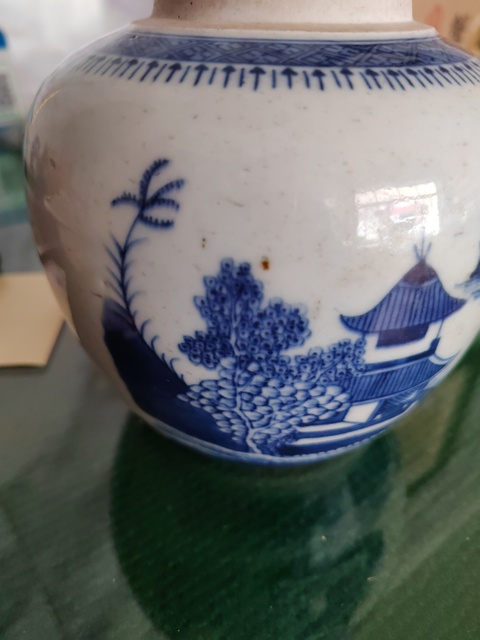 古玩陶瓷樓臺亭閣山水紋青花罐真品鑒賞圖