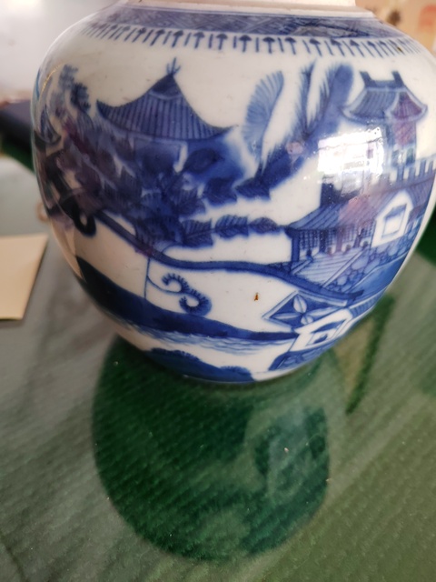 古玩陶瓷樓臺亭閣山水紋青花罐真品鑒賞圖