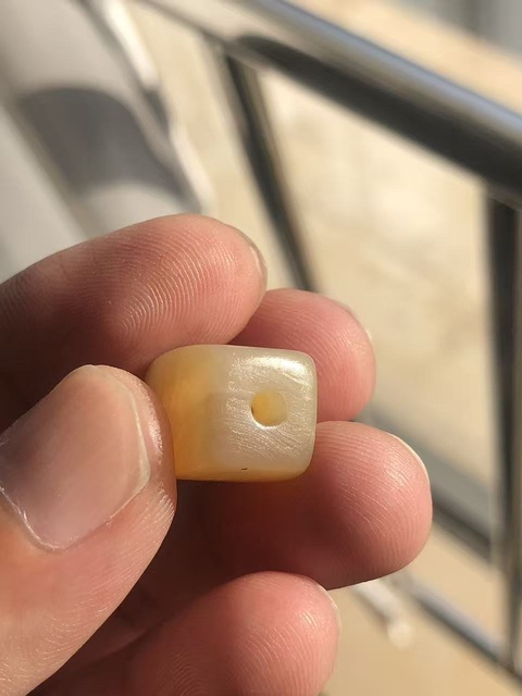 古玩玉器纏絲瑪瑙珠真品鑒賞圖