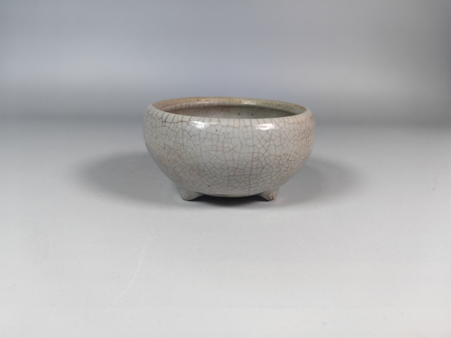 古玩陶瓷清雍乾鱔魚血哥釉三足香爐真品鑒賞圖