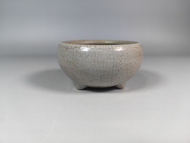 古玩陶瓷清雍乾鱔魚血哥釉三足香爐真品鑒賞圖