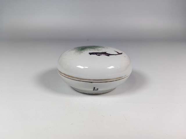 古玩陶瓷民國粉彩魚藻紋印泥盒真品鑒賞圖