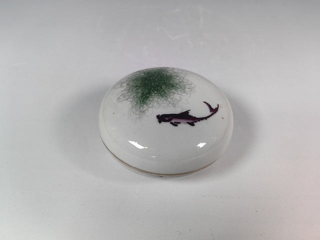 古玩陶瓷民國粉彩魚藻紋印泥盒真品鑒賞圖