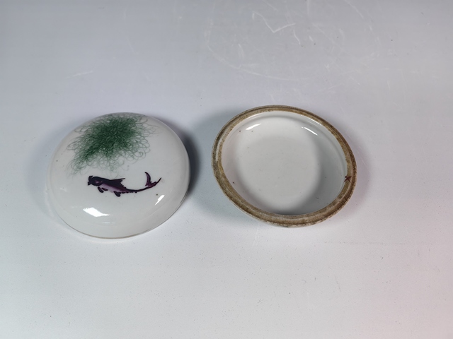 古玩陶瓷民國粉彩魚藻紋印泥盒真品鑒賞圖