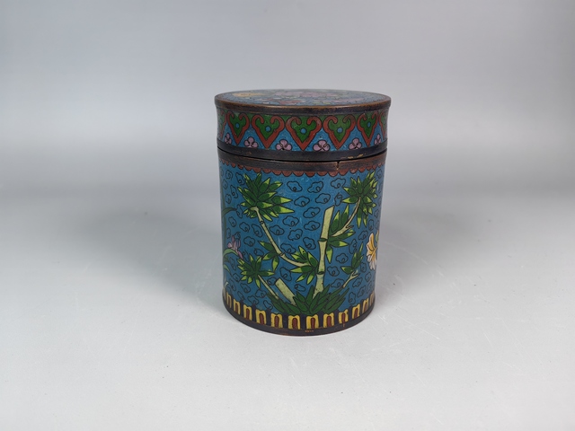 古玩雜項(xiàng)民國景泰藍(lán)掐絲琺瑯彩花卉紋蓋罐真品鑒賞圖