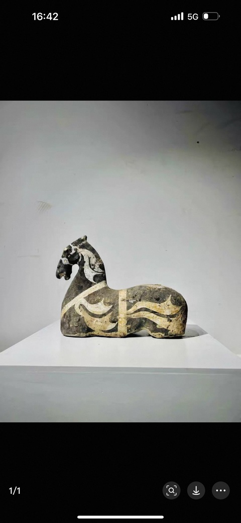 古玩陶瓷黑白彩漢代馬俑真品鑒賞圖