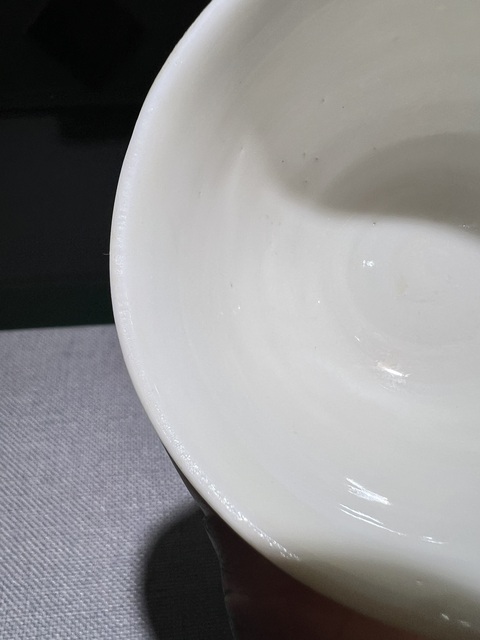 古玩陶瓷（清末民初）白釉暗刻云龍紋壓手杯拍賣，當前價格888元