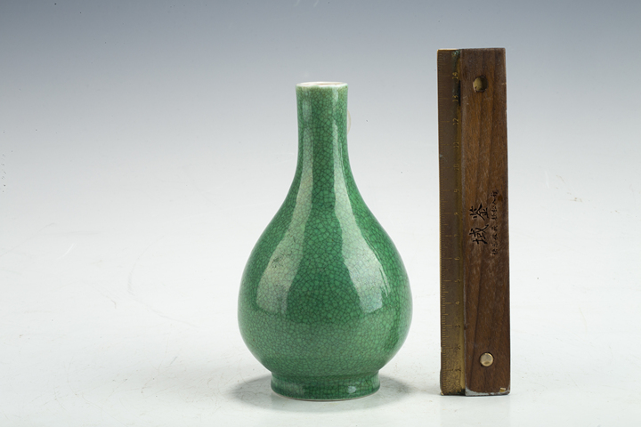 古玩陶瓷清末民初·綠哥釉膽瓶真品鑒賞圖