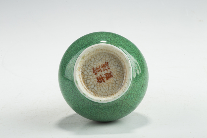 古玩陶瓷清末民初·綠哥釉膽瓶真品鑒賞圖