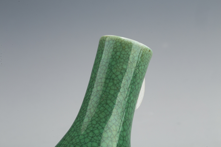 古玩陶瓷清末民初·綠哥釉膽瓶真品鑒賞圖