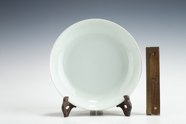 古玩陶瓷清乾隆·霽紅釉盤（官）真品鑒賞圖