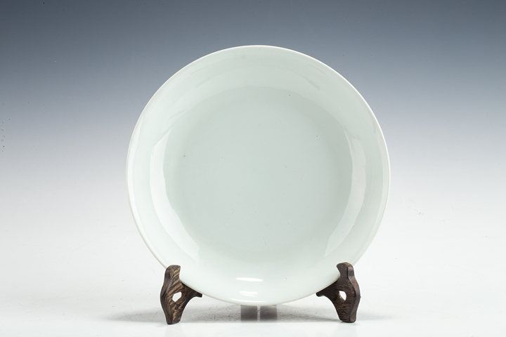 古玩陶瓷清乾隆·霽紅釉盤（官）真品鑒賞圖