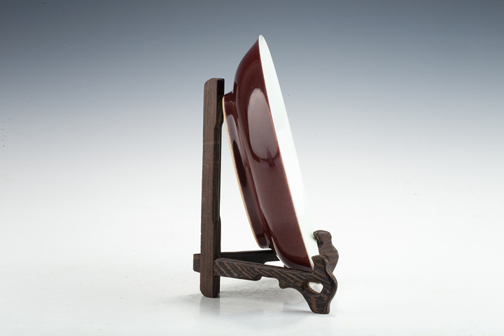 古玩陶瓷清乾隆·霽紅釉盤（官）真品鑒賞圖