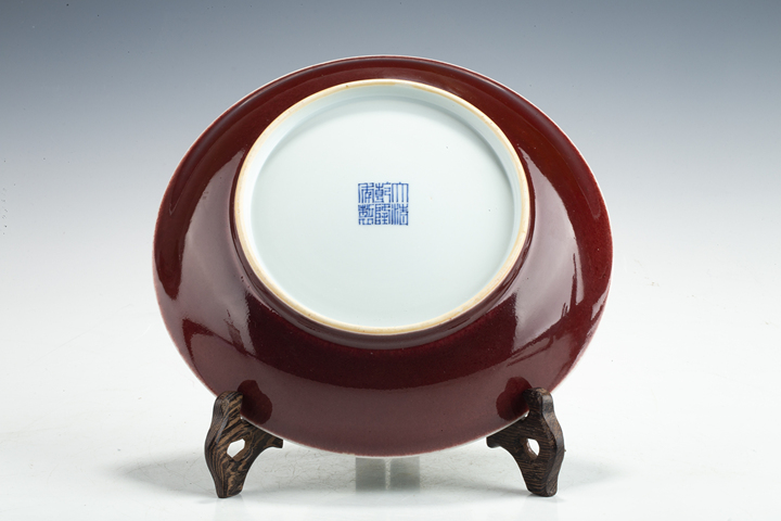 古玩陶瓷清乾隆·霽紅釉盤（官）真品鑒賞圖