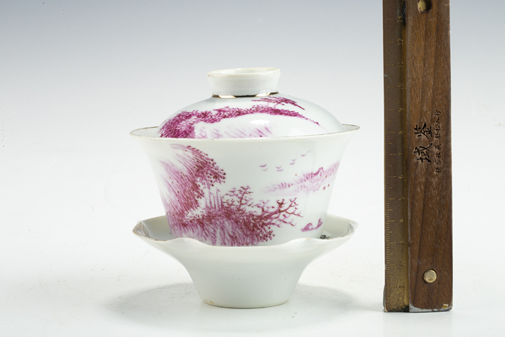 古玩陶瓷民國·胭脂紅山水紋三才蓋碗真品鑒賞圖