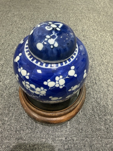 古玩陶瓷青花留白冰梅紋蓋罐真品鑒賞圖