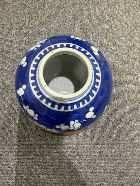 古玩陶瓷青花留白冰梅紋蓋罐真品鑒賞圖