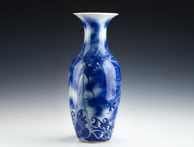 古玩陶瓷清中晚·青花吹釉魚化龍紋大瓶真品鑒賞圖