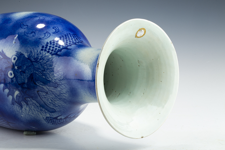 古玩陶瓷清中晚·青花吹釉魚化龍紋大瓶真品鑒賞圖